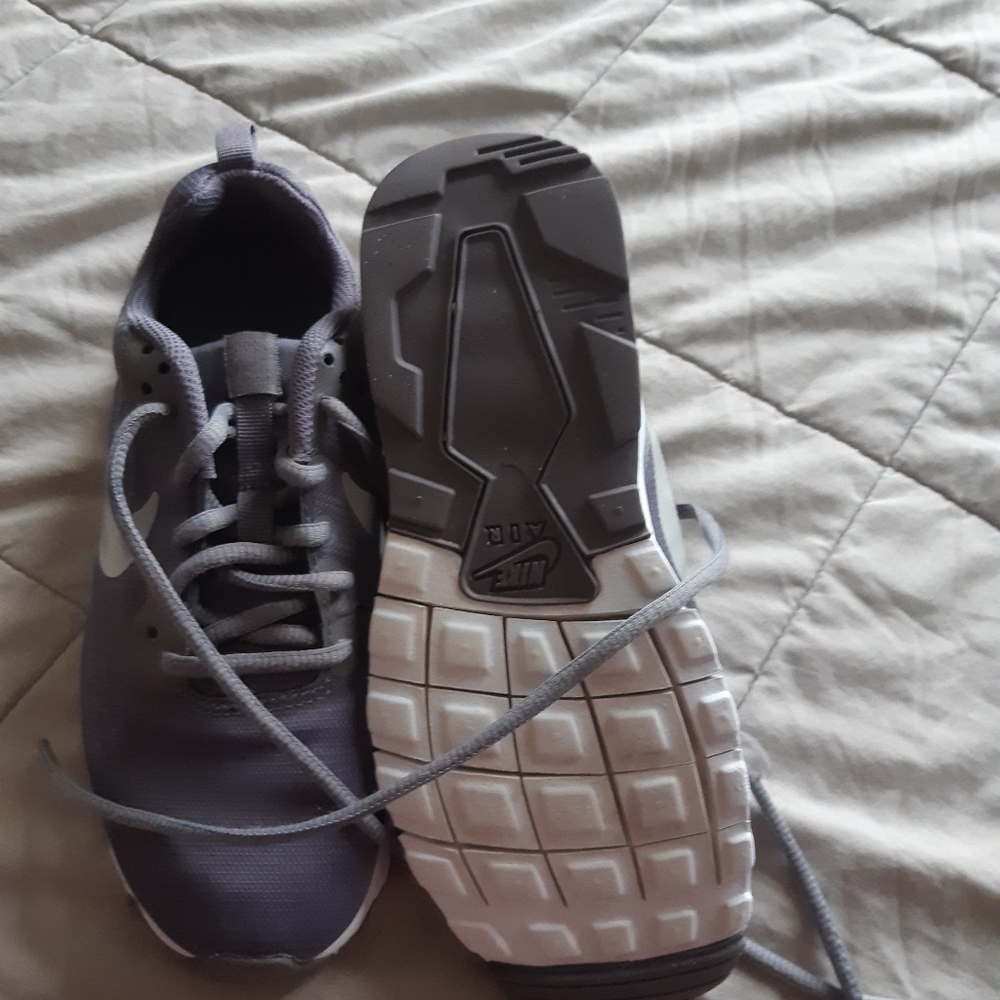 Nike runners - Picture 2 of 3